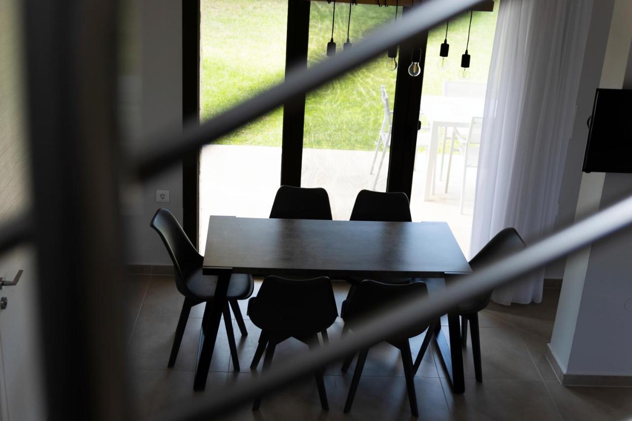 Vila Friday Mood By Diomedes Group