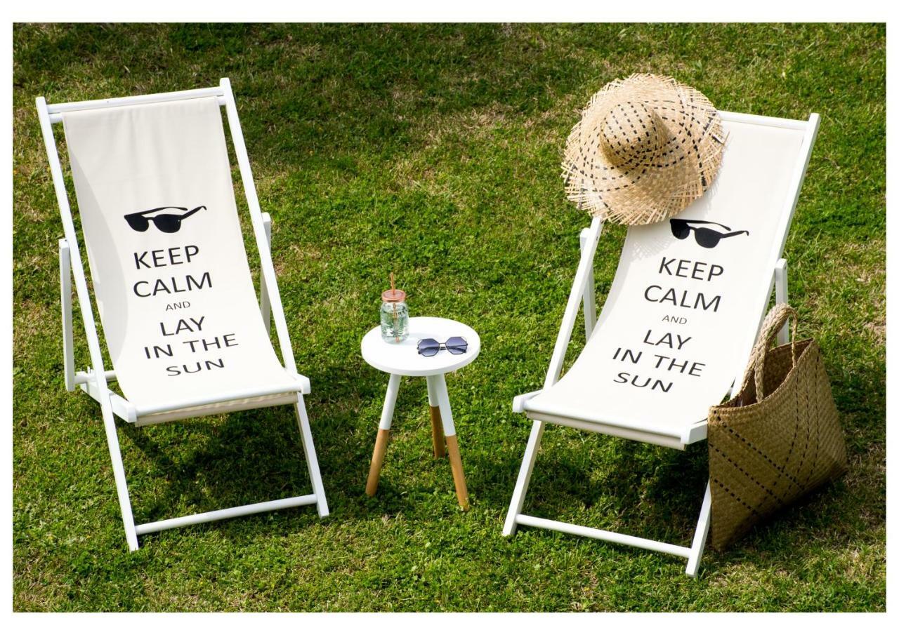 Friday Mood By Diomedes Group Vila